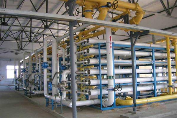大型工（gōng）業反滲透水處理設備