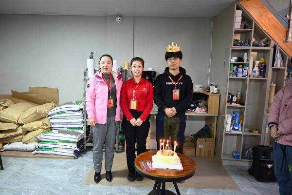 君浩環保為員工開生日趴