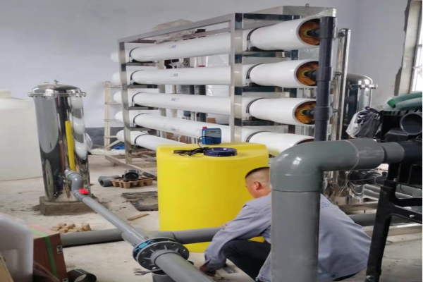 全（quán）自動單級（jí）反滲透淨水設備