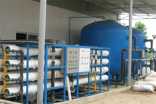 蘭州小型反滲（shèn）透（tòu）水處理設備