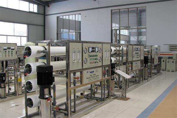 北京大型反滲（shèn）透設備