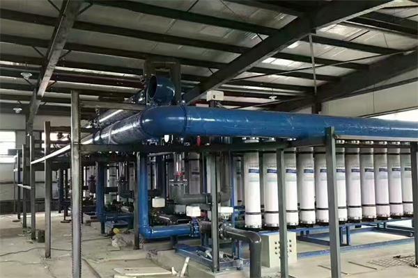 除鹽（yán）水反滲透設（shè）備