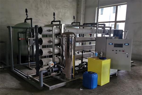洛陽（yáng）反滲透水處理成套（tào）設備