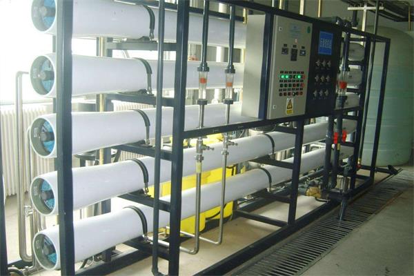上（shàng）海化妝品（pǐn）生產用反滲透水處（chù）理成（chéng）套設備
