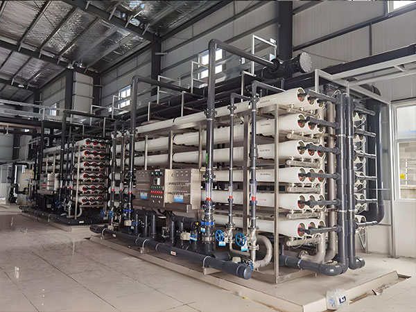 化（huà）工反滲透純水設備，化工生產的&ldquo;水質守護者&rdquo;