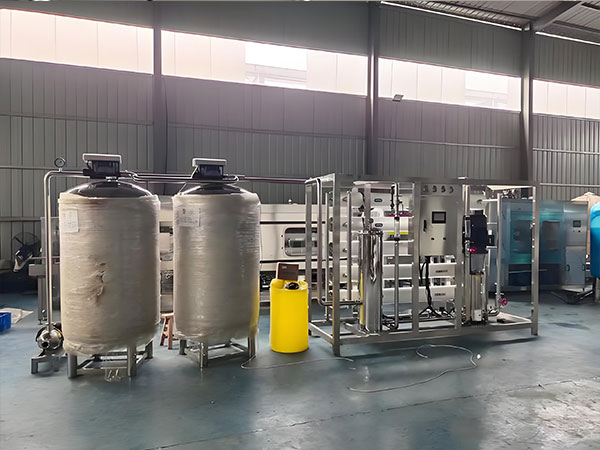 適配多元工業場景反滲（shèn）透水處理成套設備的實用價值（zhí）