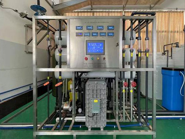 去離子水設備多少錢一套？工業級設備性價比測算攻（gōng）略